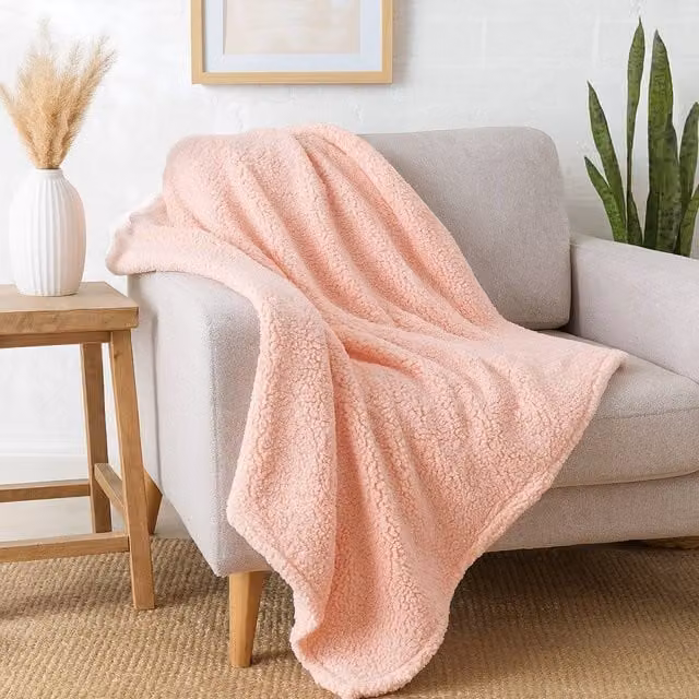 Voltico Super Soft Cuddle Throw in Baby Pink, W/D/H: 130 x 180 cm
