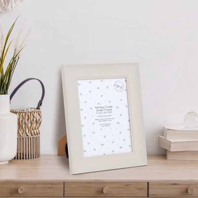 The Port. Co Gallery Hemsby Single Rectangular Tabletop Photo Frame, Green or White, 8 x 6in