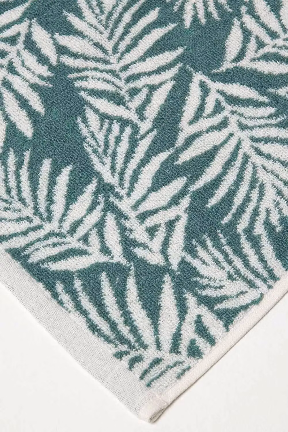 HOMESCAPES Green Floral Pattern Cotton Hand Towel, 500 GSM – 3