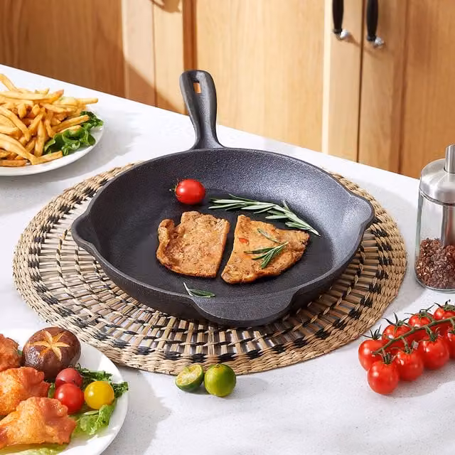 Livingandhome Uncoated Cast Iron Frying Pan, Black, Diameter: 23 cm
