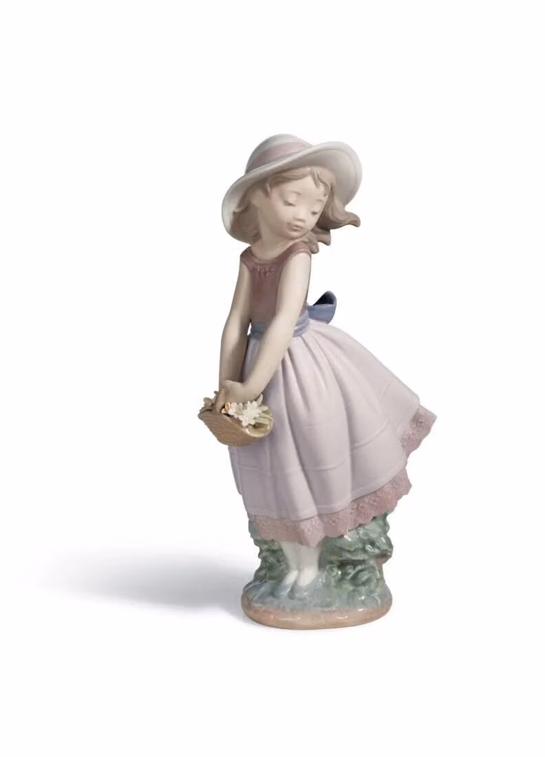Lladró Pretty Innocence Girl Porcelain Figurine in Pink