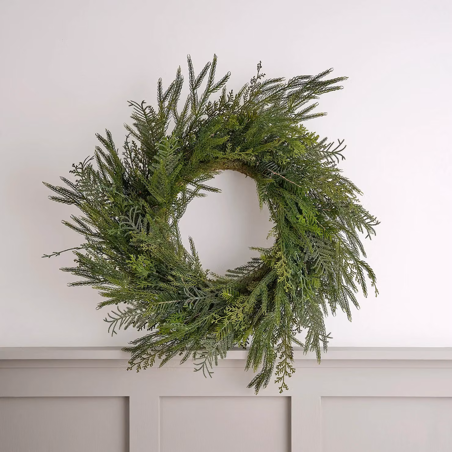 Lights4fun 60cm Deluxe Green Artificial Christmas Foliage Wreath