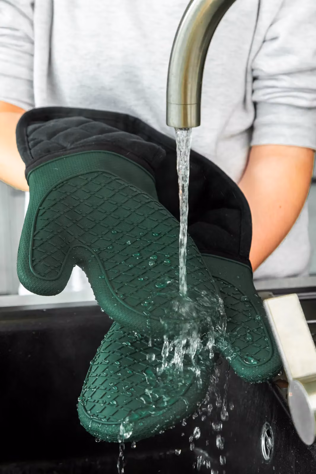 MasterClass Non-Slip Silicone Oven Gloves in Black and Green – 11