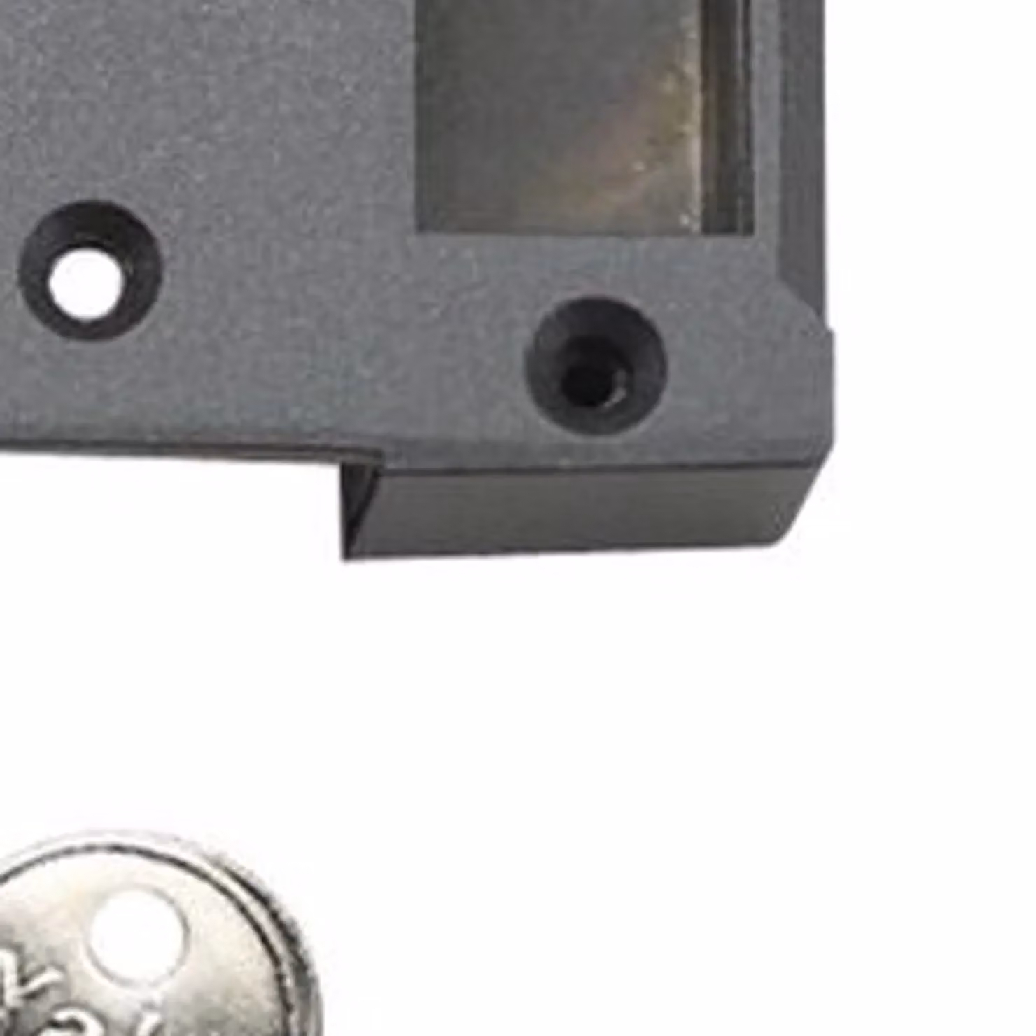 Yale 81 Rollerbolt Nightlatch with 60mm Backset in Metallic Silver – 2
