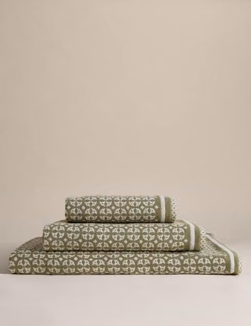 M&S Green Pure Cotton Fluffy Geometric Circle Towel