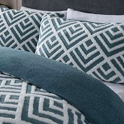 Sleepdown Geo Jacquard Fleece Thermal Duvet Cover and Pillowcase Set, Petrol and White, W: 220 cm, D: 230 cm – 3