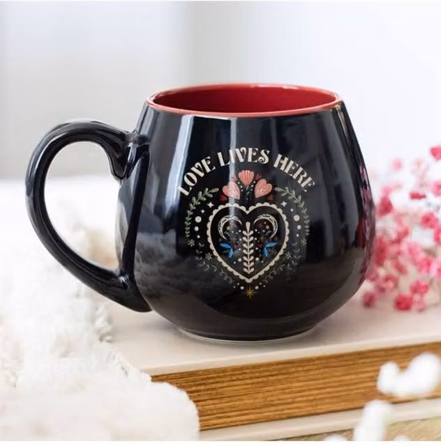 KDMD Love Lives Here Folk Heart Ceramic Mug, Black, 500ml – 1