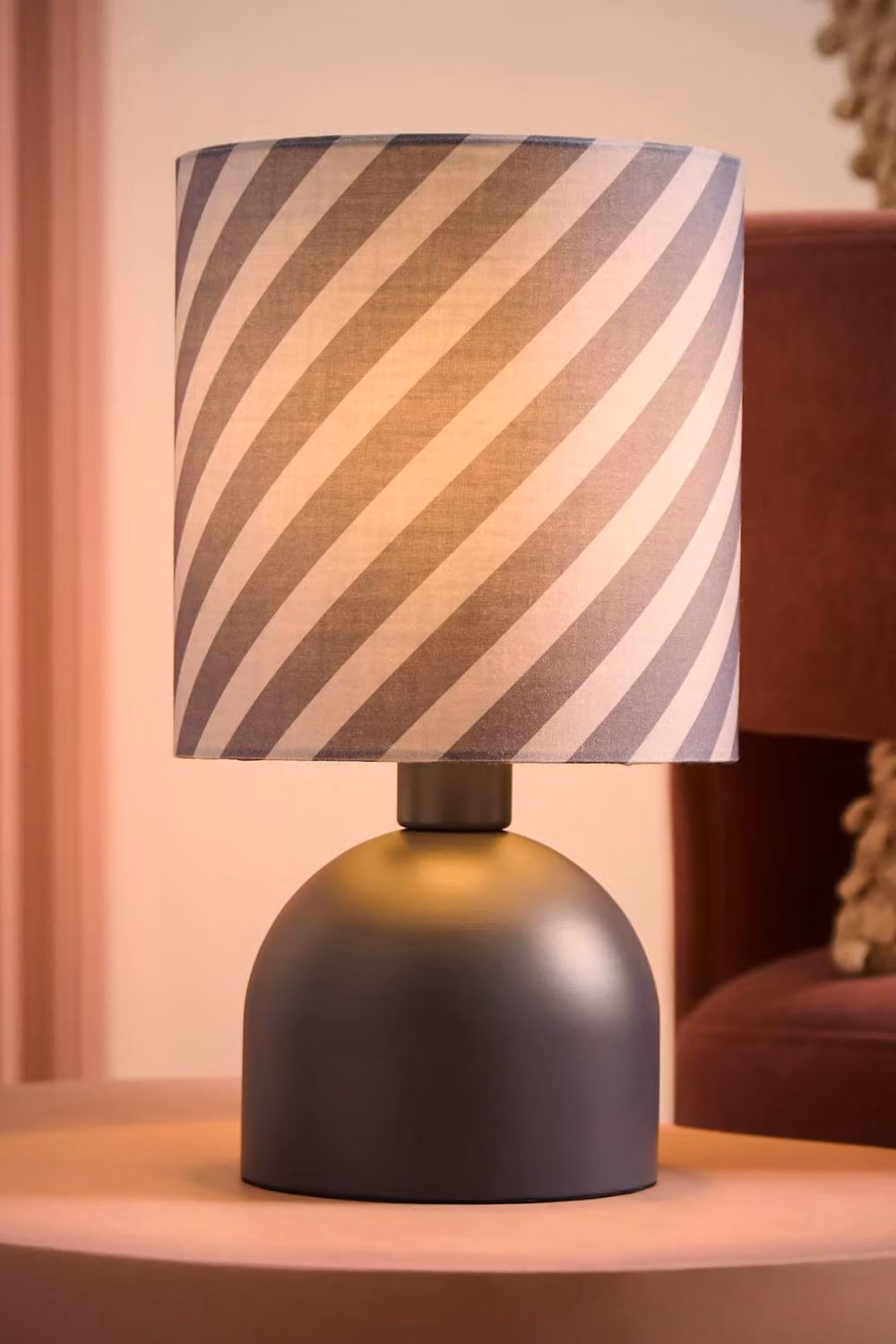 ValueLights Mileys Grey and White Twist Print Fabric Table Lamp with Bulb – 2
