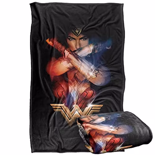 Warner Bros. Wonder Woman Arms Crossed Super Soft Fleece Throw Blanket, Multicolour, W: 91 cm, D: 147 cm – 1