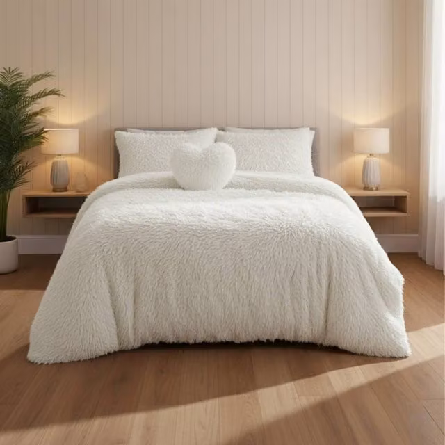 Snug City Super Fluffy Duvet Cover and Pillowcase Set in White, Super King, W: 200 cm x L: 200 cm