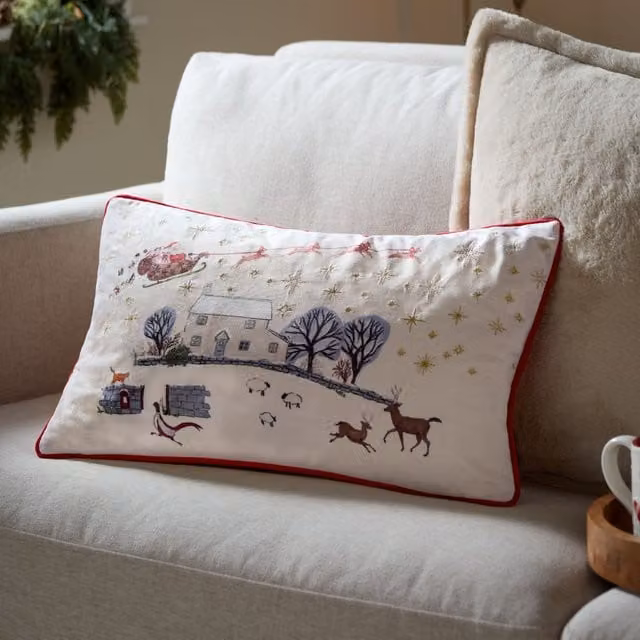 Furn Christmas Piped Velvet Cushion in Beige and White, W: 50 cm, H: 30 cm – 1