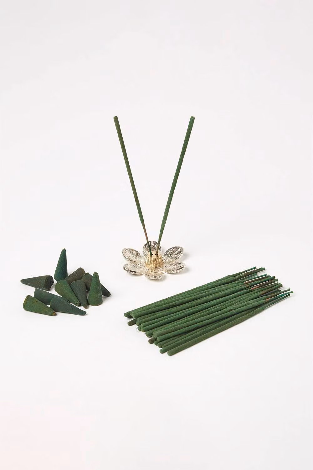 Homescapes Zen Incense Gift Set with Floral Sticks and Metal Holder in Green – 2