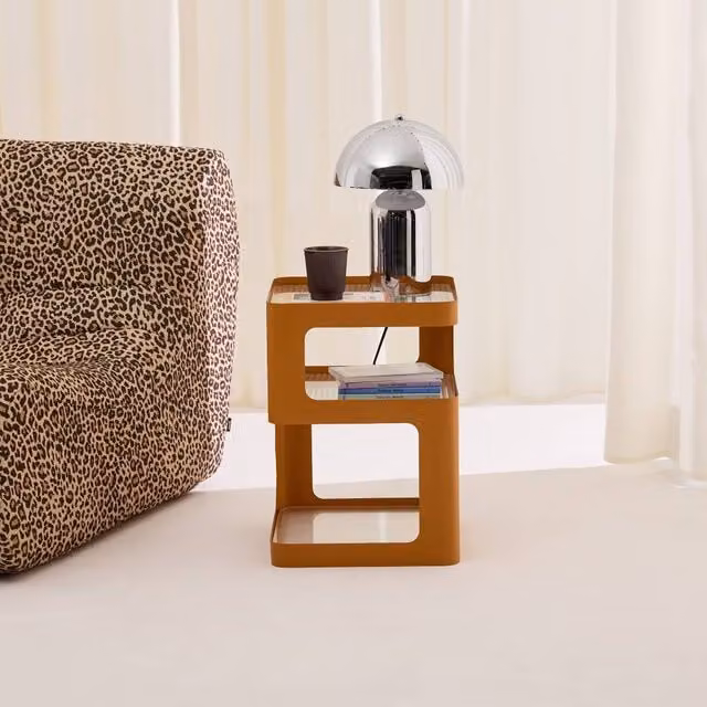 sweeek Modern Side Table in Orange with Metal Frame and Ribbed Glass, W/D/H: 35 x 35 x 50 cm – 1