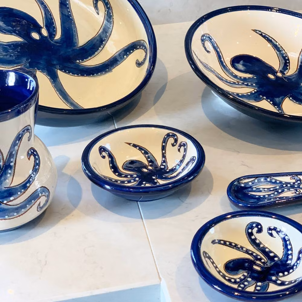 Verano Spanish Ceramics Signature Blue and White Hand Painted Octopus Ceramic Serving Bowl, Diameter: 27 cm – 6