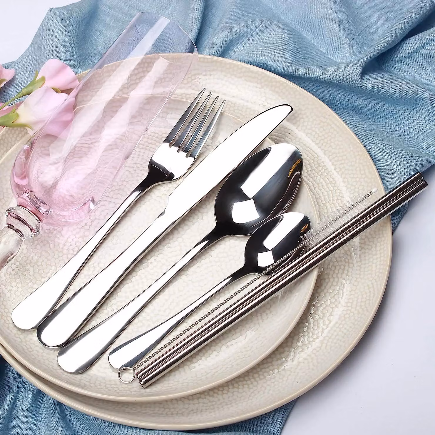 Glim & Glam 16 Piece Stainless Steel Cutlery Set in Polished Silver with Spoons and Forks – 3