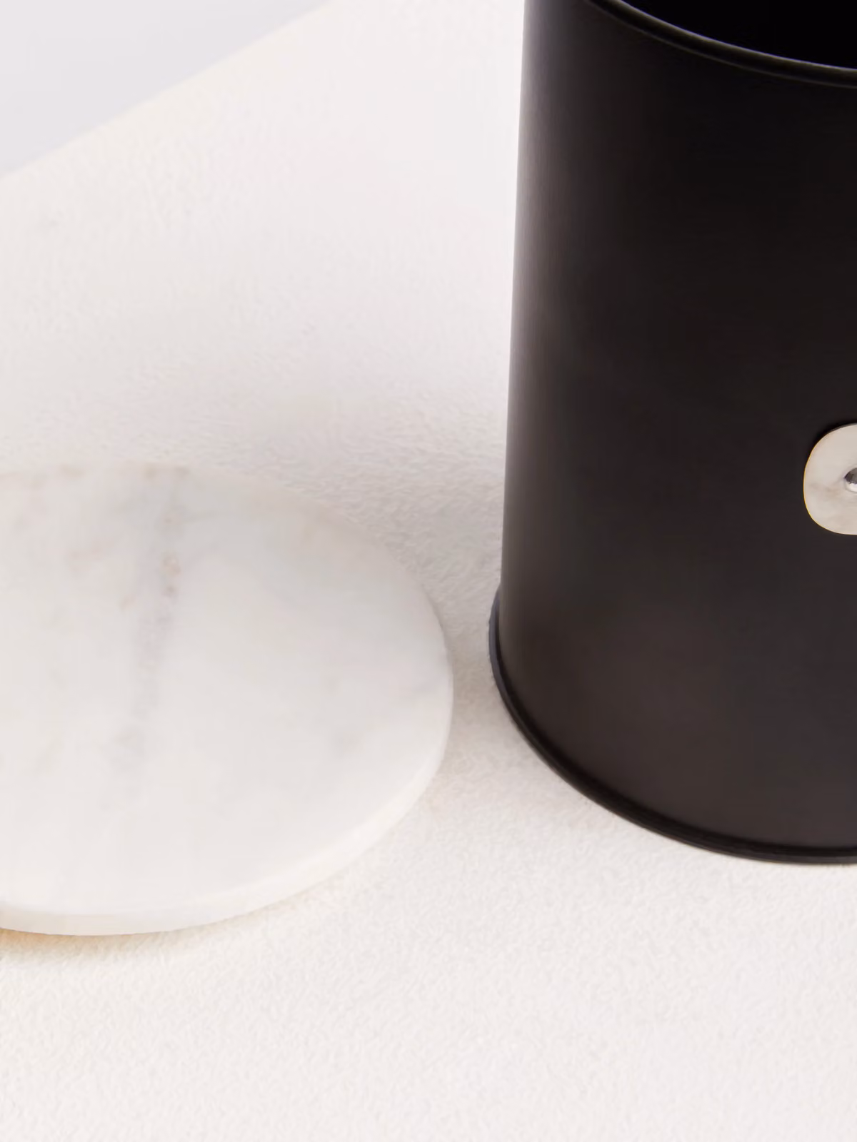 Orsina Chic Design Airtight Metal and Stainless Steel Biscuit Canister in Black, Silver or White – 5