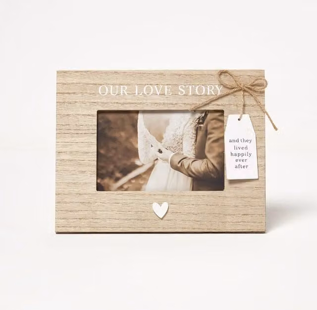 Homescapes Love Story Rustic Wood Grain Single Photo Frame, Brown and Yellow, 4x6 inch