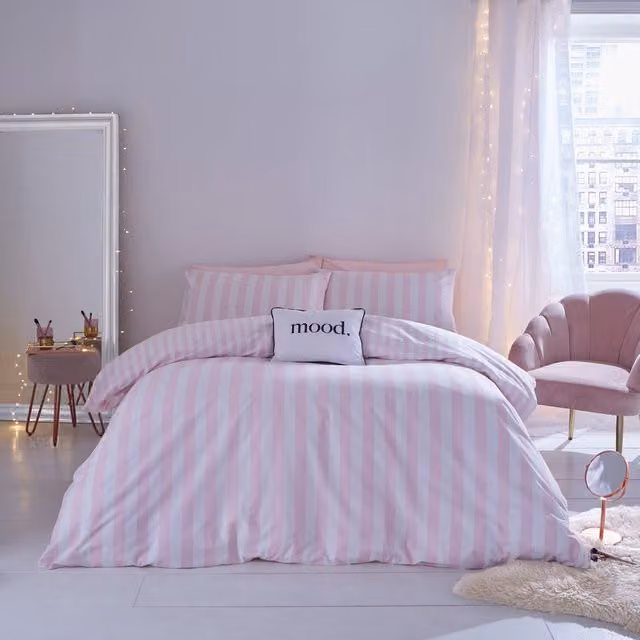 Sassy B Stripe Tease Reversible Duvet Cover and Pillowcase Set in White and Pink – 1