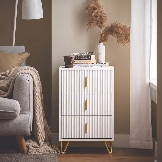 SoBuy 3 Drawer Bedside Table with Ribbed Front and Gold Handles in White – 1