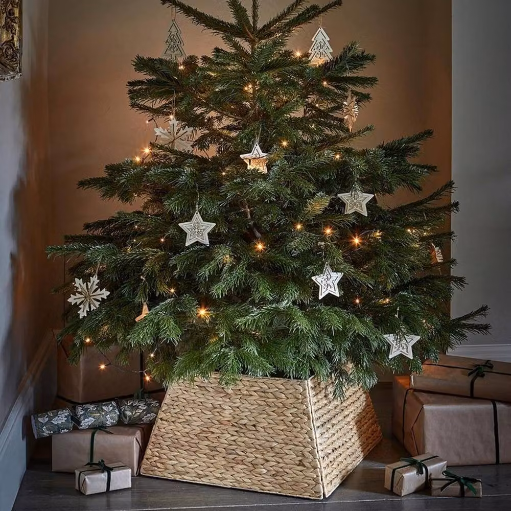 Lemon Pavilion Foldable Square Christmas Tree Skirt in Brown Water Hyacinth, W60 x D60 x H26 cm – 1