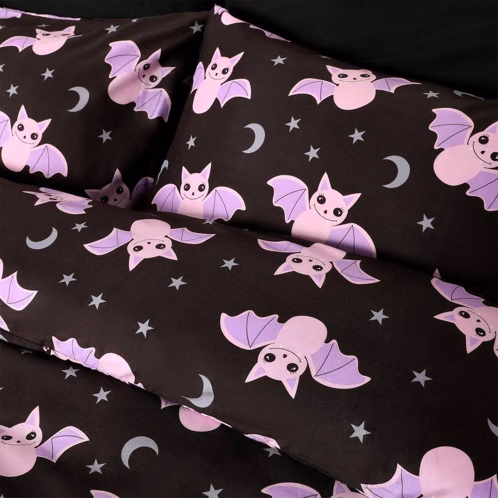 OHS Kids Halloween Bat Print Microfibre Duvet Cover Set in Black and Purple, W: 140 cm, L: 200 cm – 2
