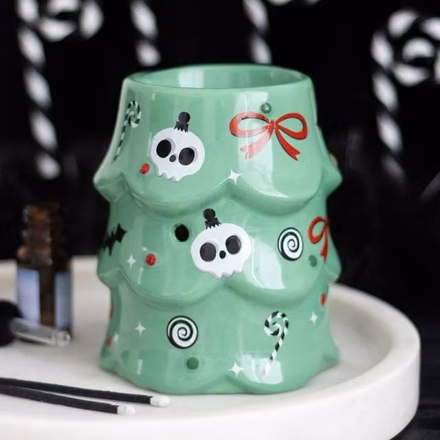 Uniqueful Creepy Christmas Tree Ceramic Oil Burner and Wax Warmer in Green – 1