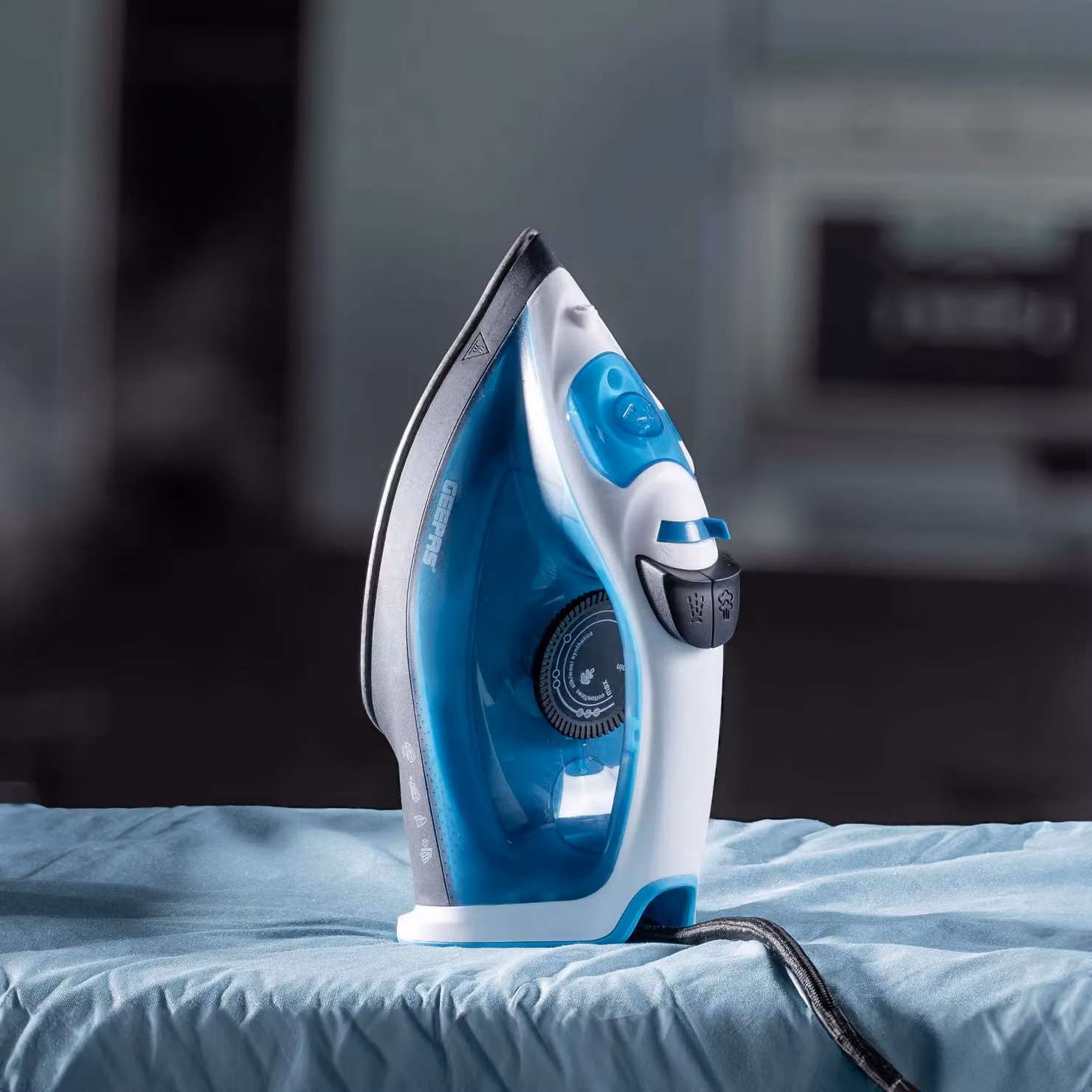 Geepas 1800W Steam Iron with Non-Stick Soleplate and Vertical Steam in Blue – 2