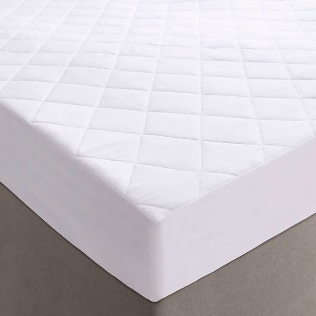 Bedeck Double Quilted Mattress Protector in White, Allergy Friendly, W: 140 cm x L: 200 cm