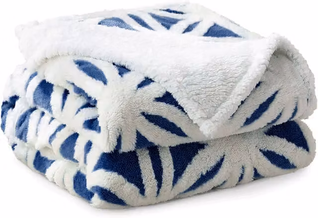 Velosso Blue Jacquard Throw Blanket, W/D/H: 127 x 152 cm