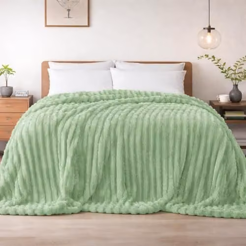 Dyzi Supersoft Ribbed Jacquard Fleece Throw Blanket in Green, W/D/H: 150 x 200 cm