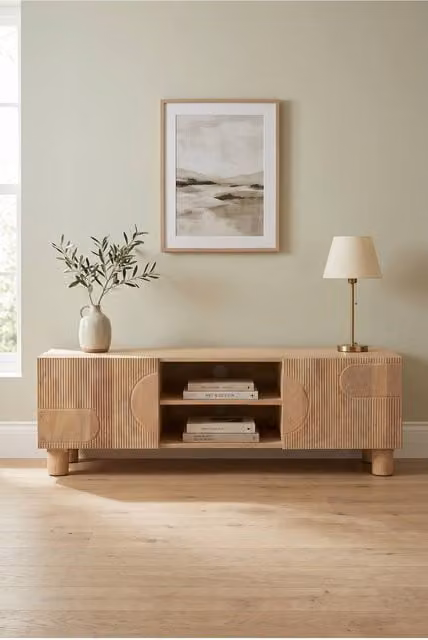 IH Design Yealmpton Fluted Mango Wood TV Cabinet with Shelf in Brown