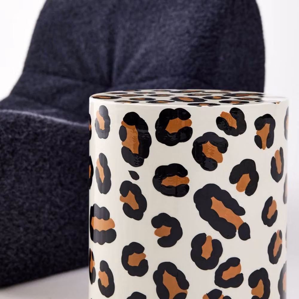 sweeek Modern Round Side Table in Beige Enameled Steel with Leopard Print – 4
