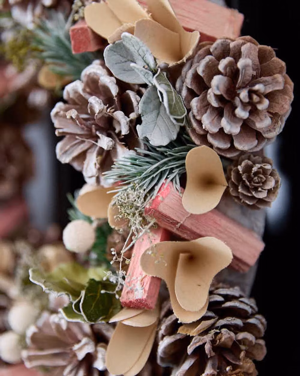 Dibor Pastel Pink and White Driftwood Autumn Winter Hanging Wreath, Diameter: 33 cm – 4