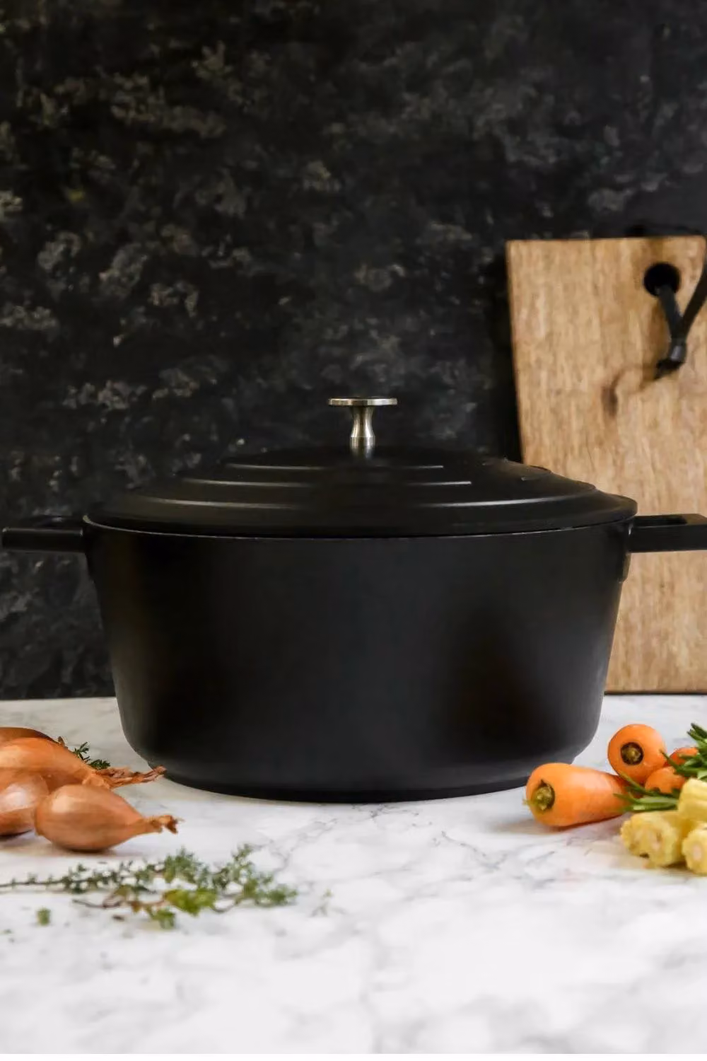 MasterClass Non-Stick Cast Aluminium Casserole Dish with Lid, Black, 5L – 2