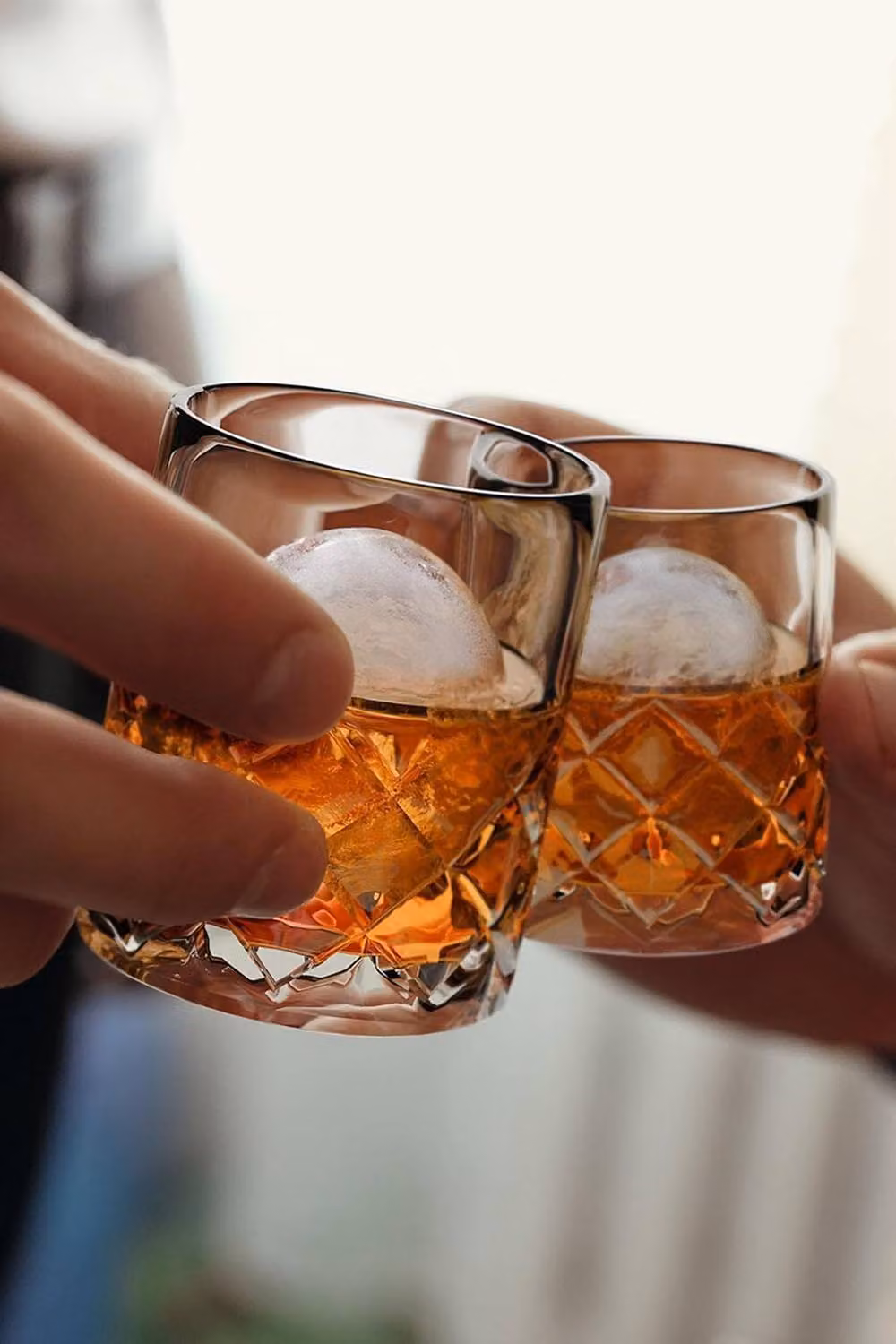 Final Touch Yarai Shiver Ice Ball Shot Glass Set with Ice Ball Moulds, Transparent, Set of 4 – 2