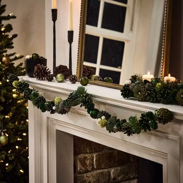 Dibor Woodland Green Christmas Table Decor Garland with Multicolour Baubles and Foliage, Length: 1.2 m – 1