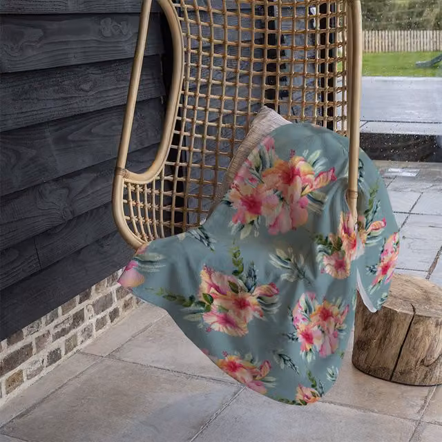 Benjamin Tate Design Pink Floral Fleece Blanket in Pink and Sand, W/D/H: 120 x 150 cm