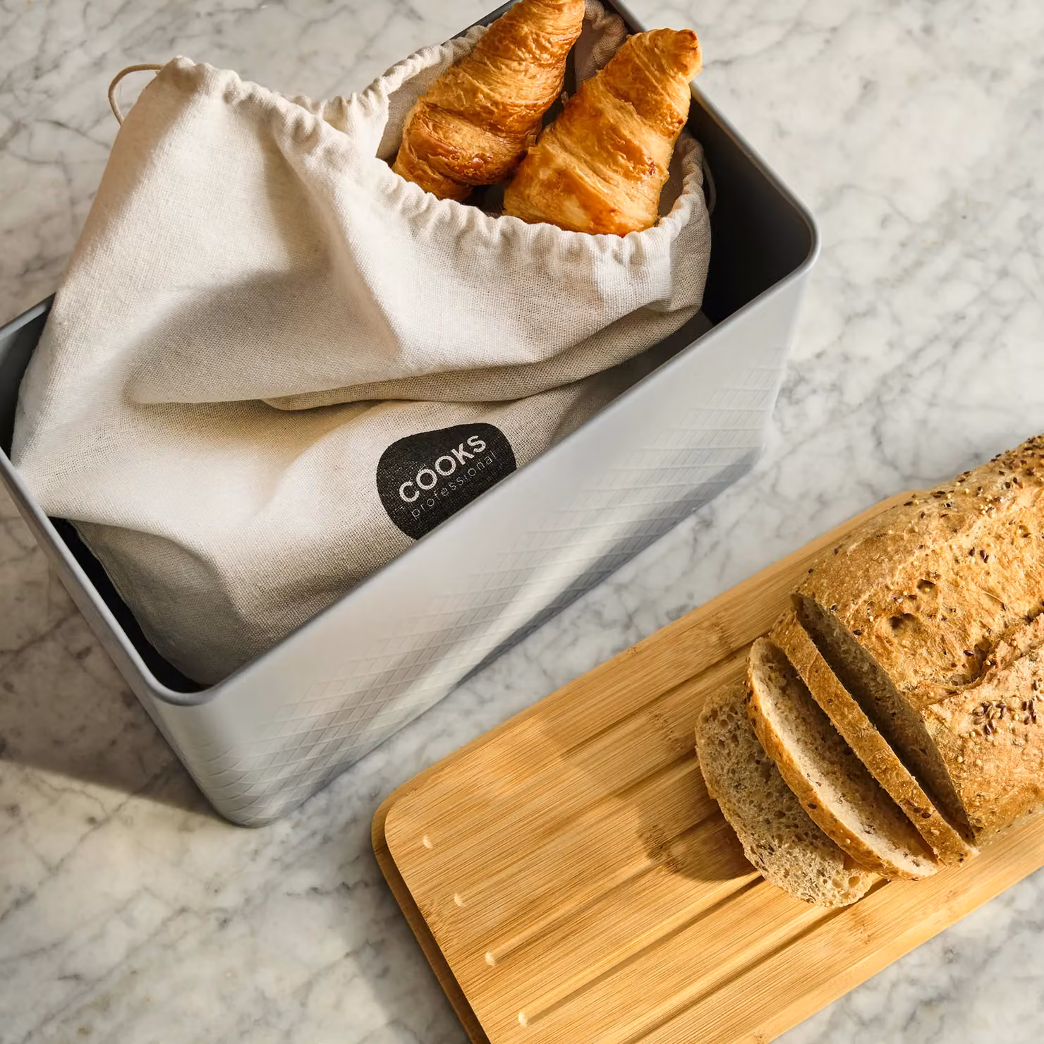Cooks Professional Diamond Pattern Bread Bin with Linen Bag and Bamboo Cutting Board Lid, Grey – 2