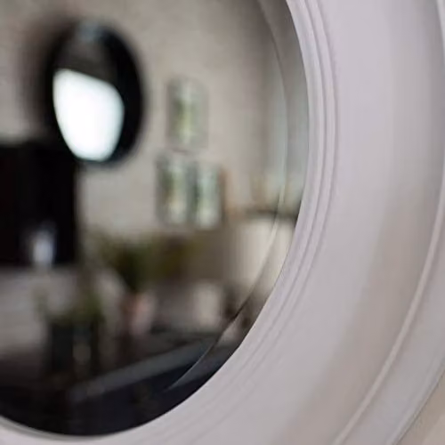 Melody Maison Round Vintage White Wall Mirror W/D/H: 60 x 60 x 60 cm – 2