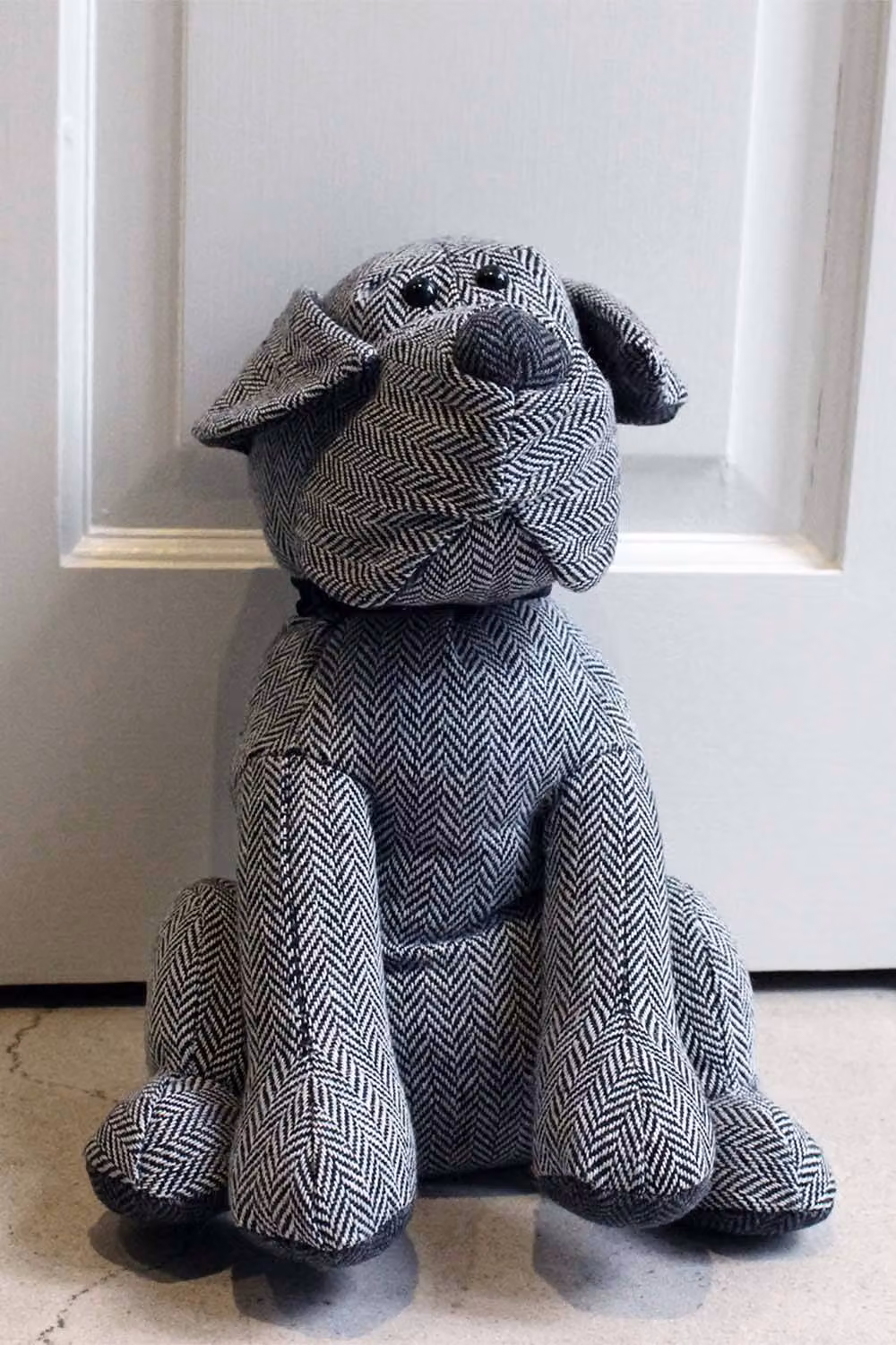 Paoletti Essentials Herringbone Dog Novelty Door Stop in Grey – 3