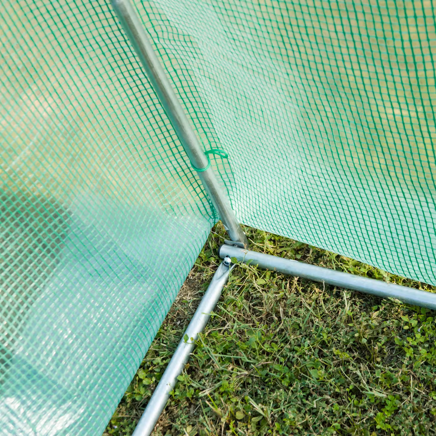 Outsunny Walk In Polytunnel Greenhouse with Windows and Door, Green, W: 300 cm, D: 196 cm, H: 195 cm – 3
