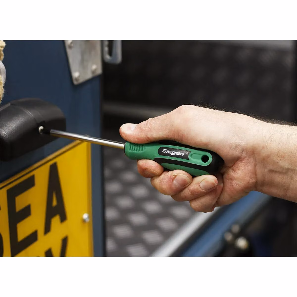 Loops Pozi Head 2 x 100mm Screwdriver with Soft Grip Handle and Chrome Vanadium Shaft in Multicolour and Green – 2