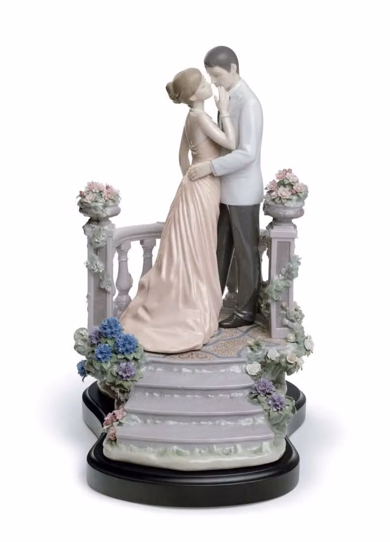 Lladró Moonlight Love Couple Limited Edition Porcelain Figurine in White and Multicolour