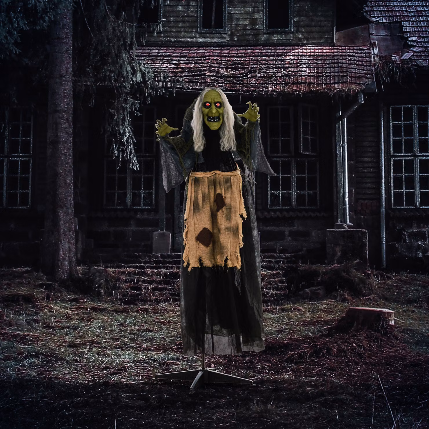 HOMCOM Hunchback Witch Halloween Animatronic with Glowing Eyes in Red and Multicolour, Height: 157.48 cm – 2