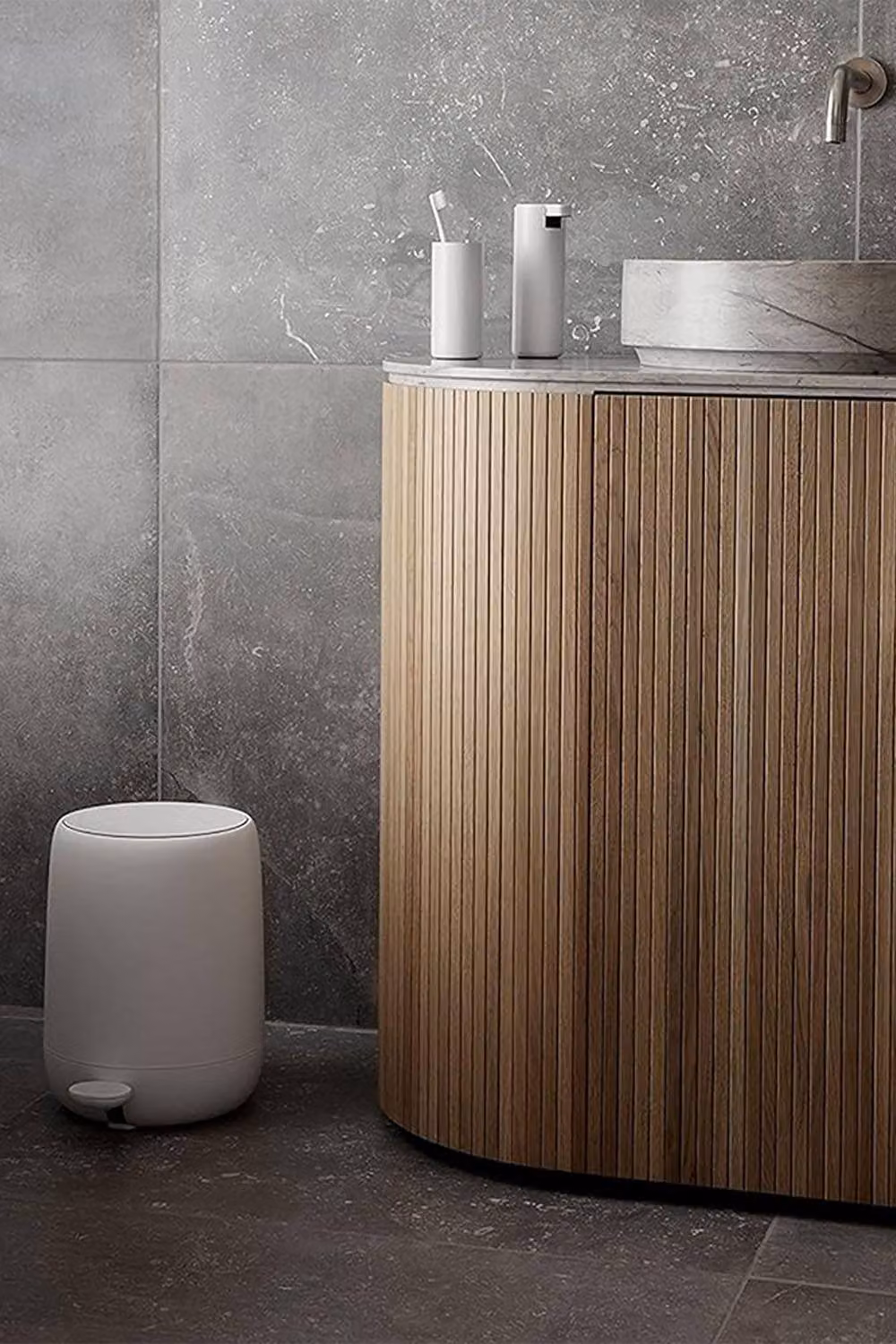Blomus Sono 3 Litre Pedal Bin in White with Soft-Close Function – 2