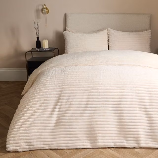OHS Ribbed Faux Fur Duvet Cover and Bedding Set in Cream, King Size, W: 180 cm, L: 200 cm