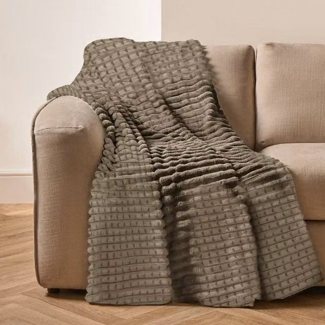 Velosso Chunky Waffle Plush Super Soft Blanket Throw in Beige, W/D/H: 200 x 240 cm