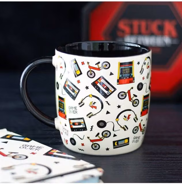 KDMD Retro 80s Print Mug with Nostalgic Cassette, Bike and Gaming Icons, 350ml, White – 1