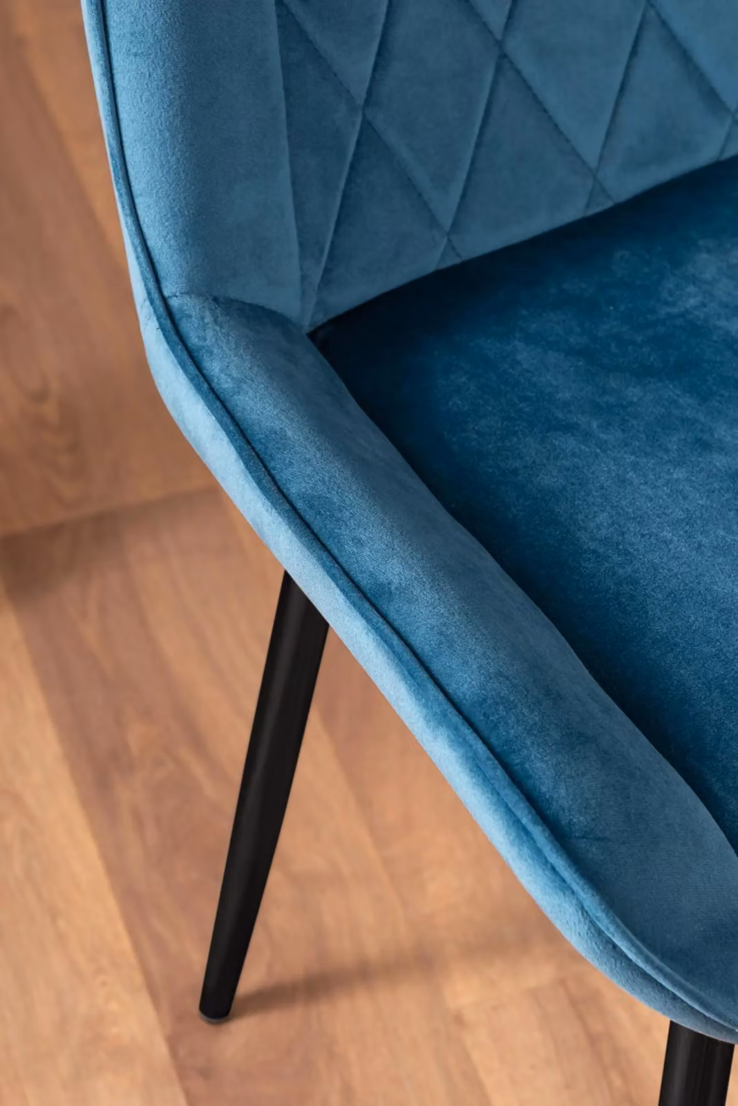 FurnitureboxUK Novara Round Glass Dining Table and 4 Pesaro Blue Soft Velvet Chairs with Black Legs – 5
