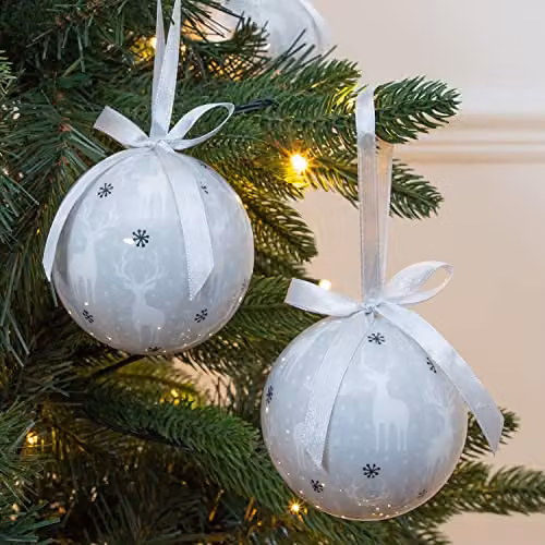 The Christmas Workshop Set of 14 Reindeer Christmas Baubles in White and Silver, Diameter: 7.5 cm – 7